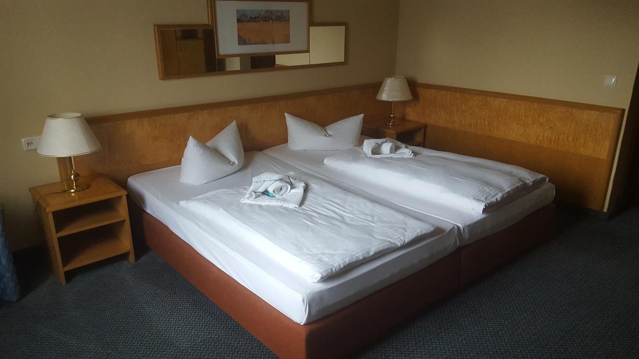 Pampow Hotel Ziegenkrug Schweriner Tor מראה חיצוני תמונה