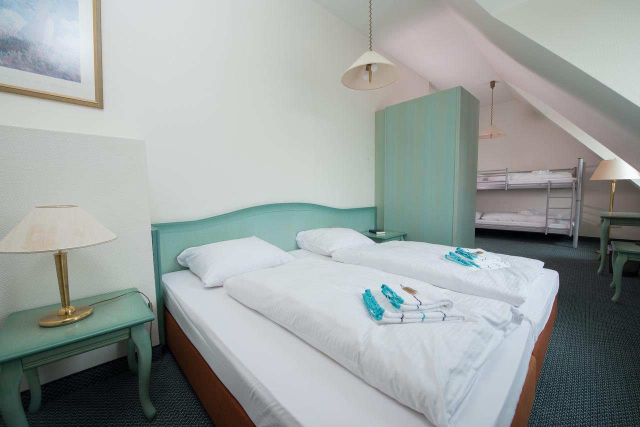 Pampow Hotel Ziegenkrug Schweriner Tor מראה חיצוני תמונה